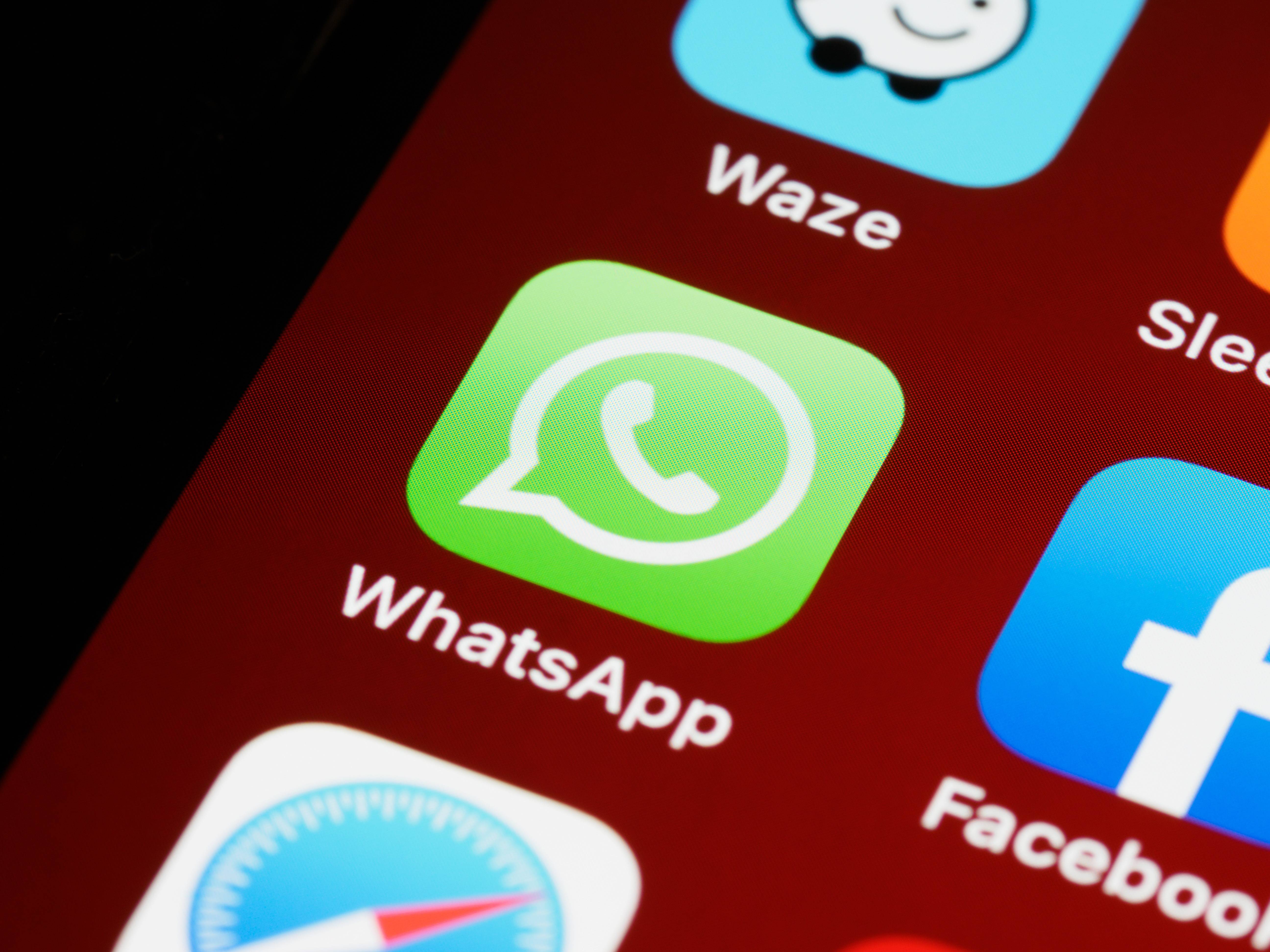 whatsapp是那国家-WhatsApp：全球热门通讯应用的起源及其与Face
